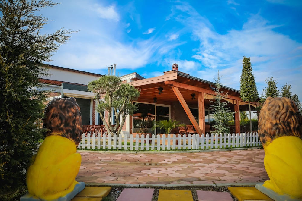 Garden Land Resort 4/50