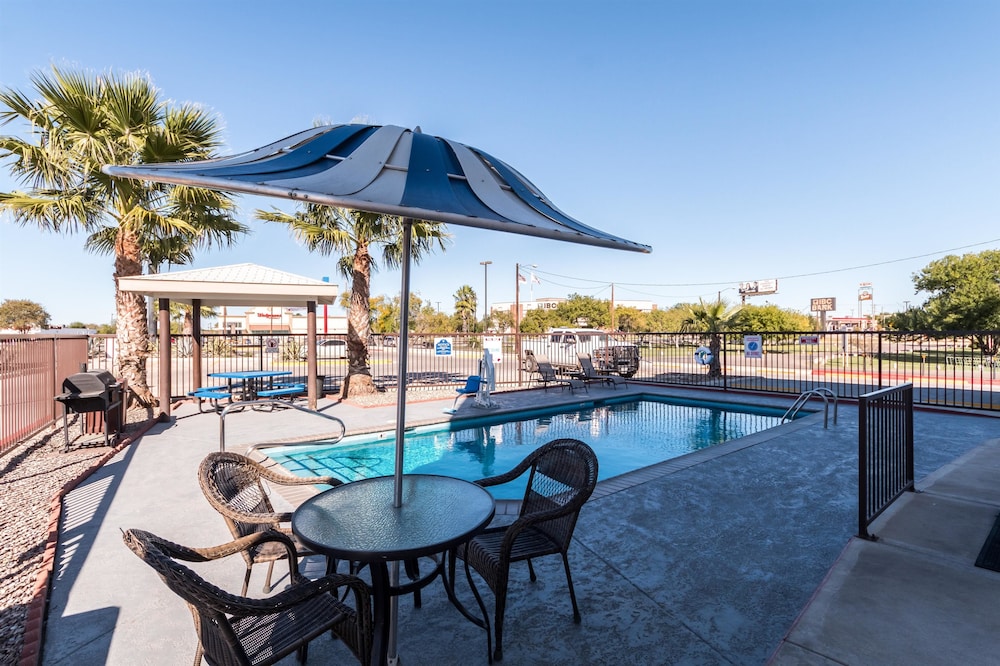 Motel6 Eagle Pass, TX - Lakeside 36/59