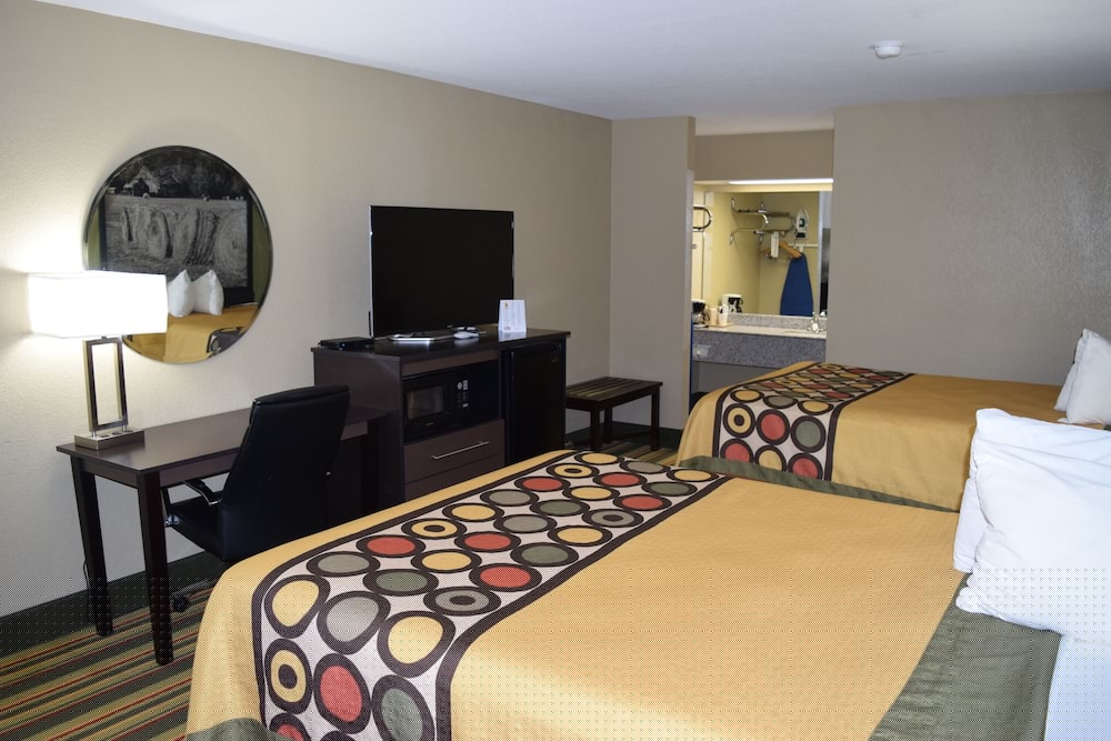 Super 8 by Wyndham Paragould 30/50