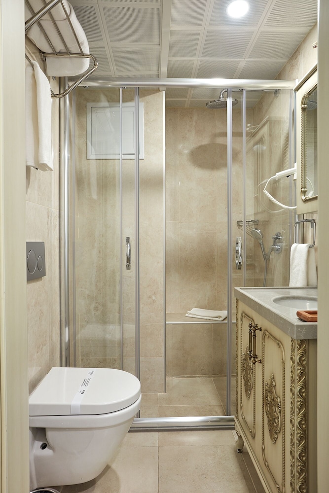 CZN Burak Hotel 73/74