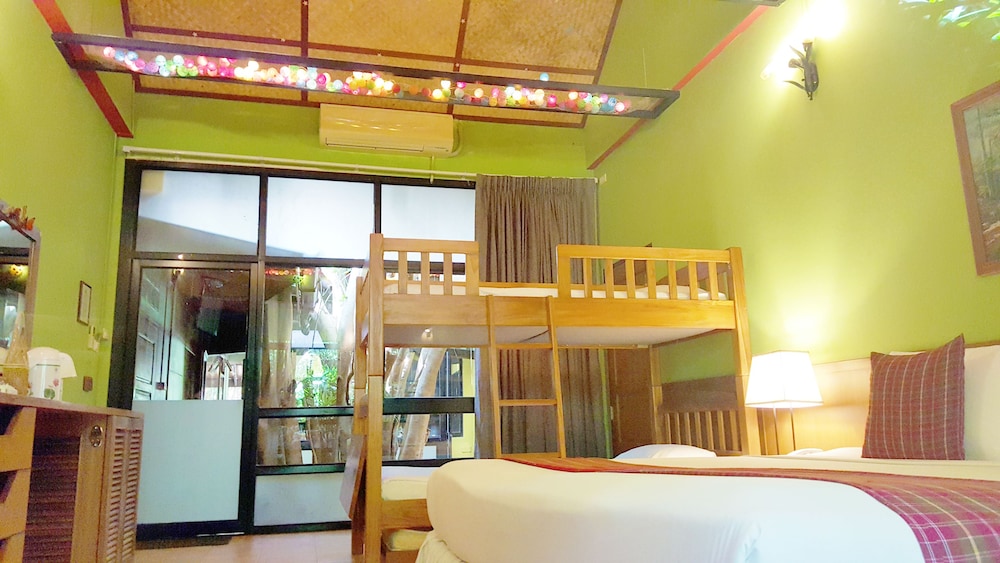 Birds & Bees Resort 64/68