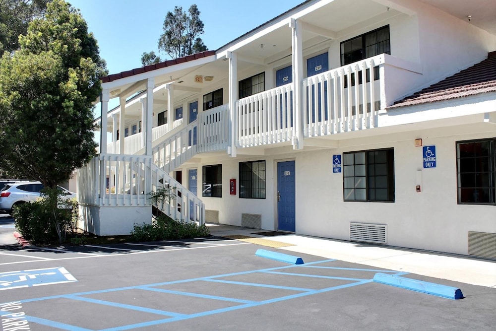 Motel6 San Luis Obispo, CA - South 42/51