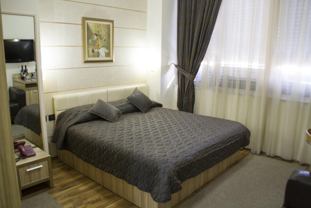 Room at Comfort, TIRANA