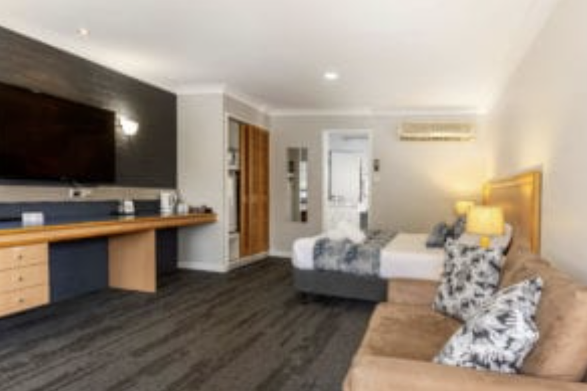 IPSWICH COUNTRY MOTEL 36/49