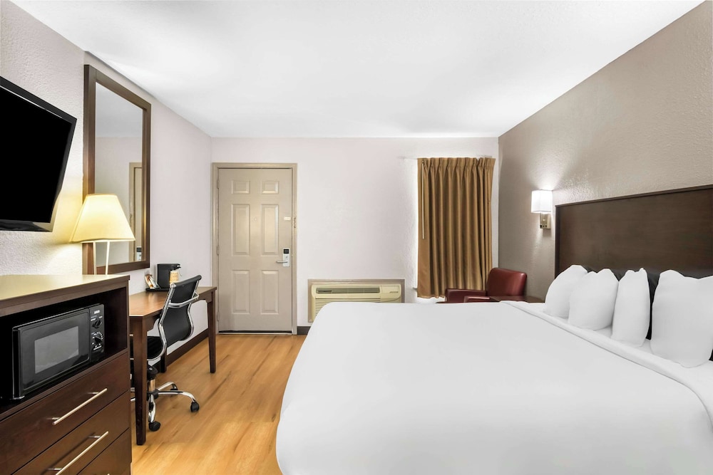 ROOM, KING BED, ACCESSIBLE