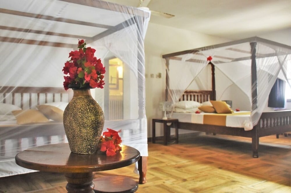 Sea View Lodge Boutique Hotel 46/76