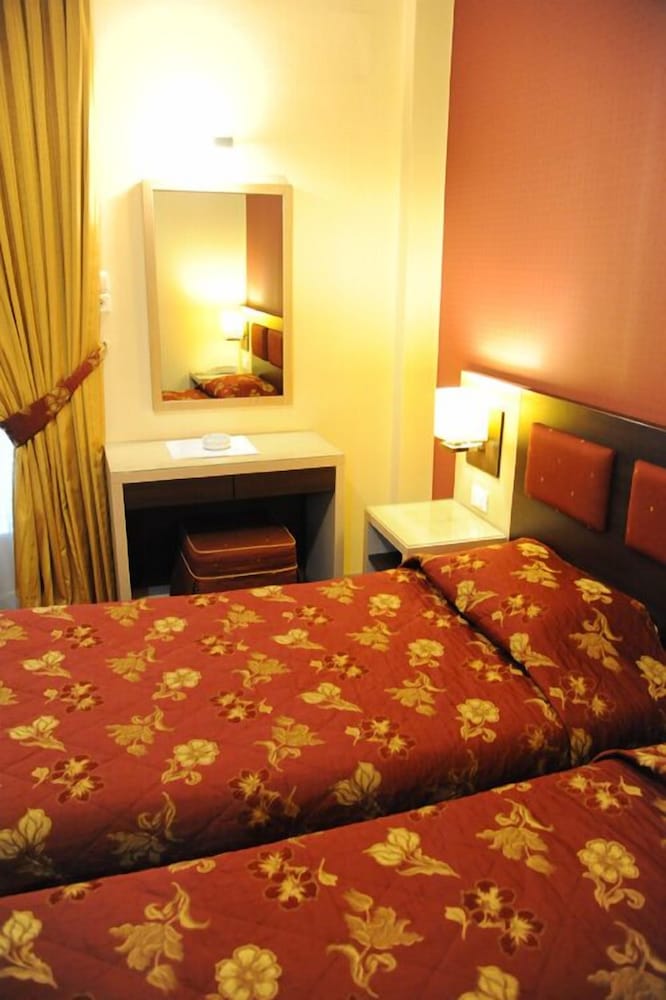 Rex Hotel 8/48