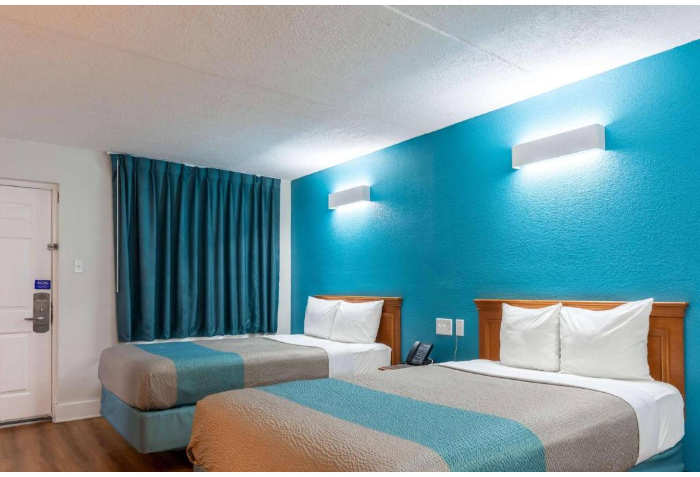2 Full Beds - Non-Smoking