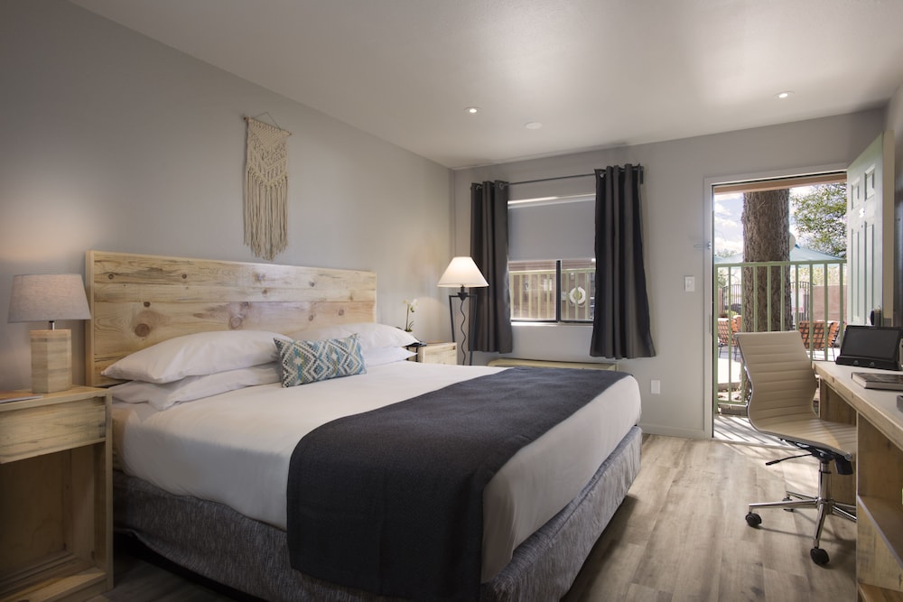 TRADITIONAL, KING BED