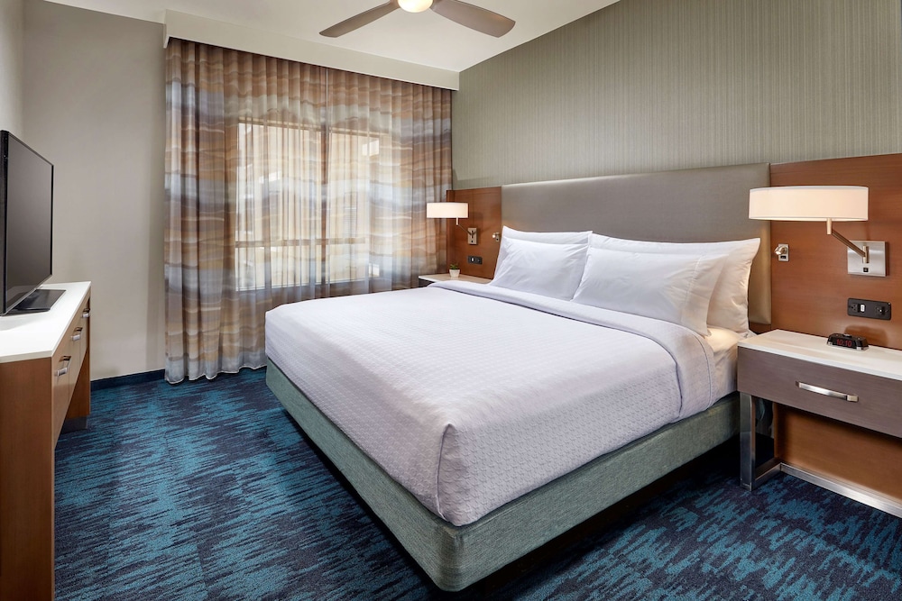 PREMIUM, SUITE, KING BED, ACCESSIBLE