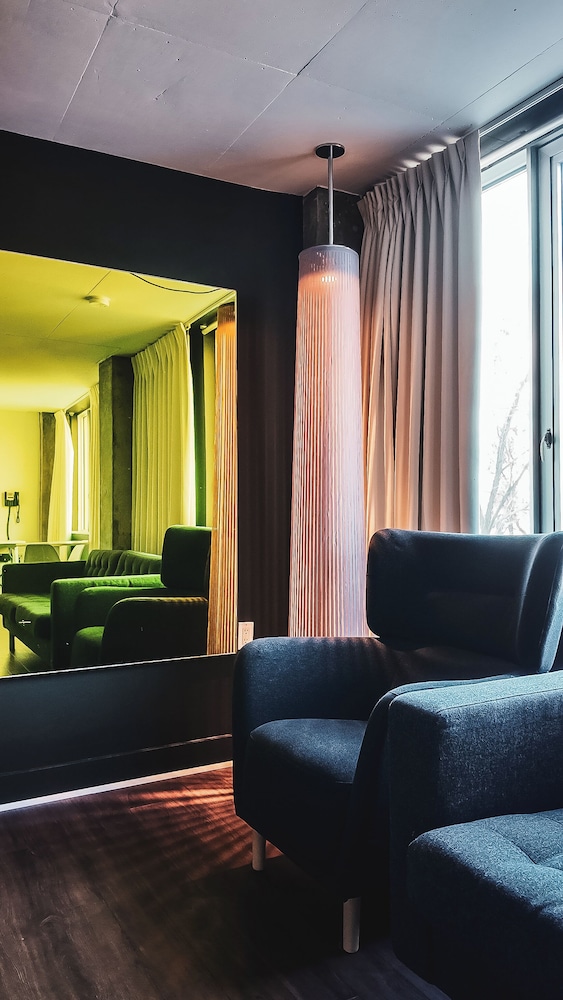 Hotel Zero 1 58/82