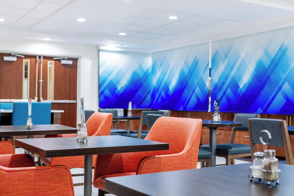 Holiday Inn Express Hotel And Suites Memphis Germantown 55/69