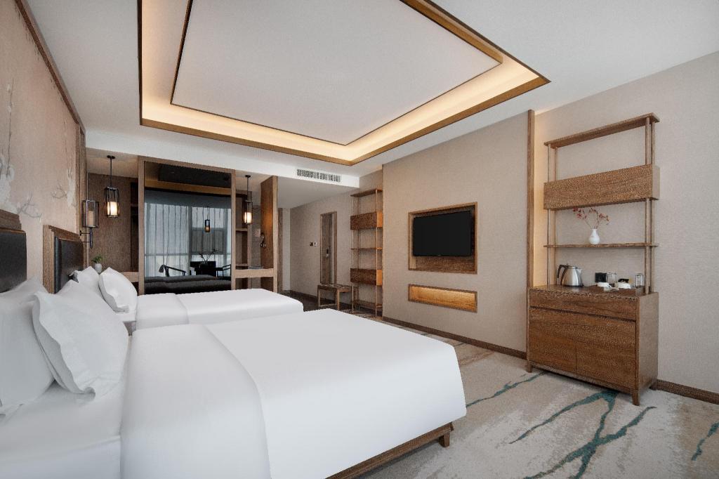 DELUXE, TWIN BEDS, CITY VIEW, HIGH FLOOR