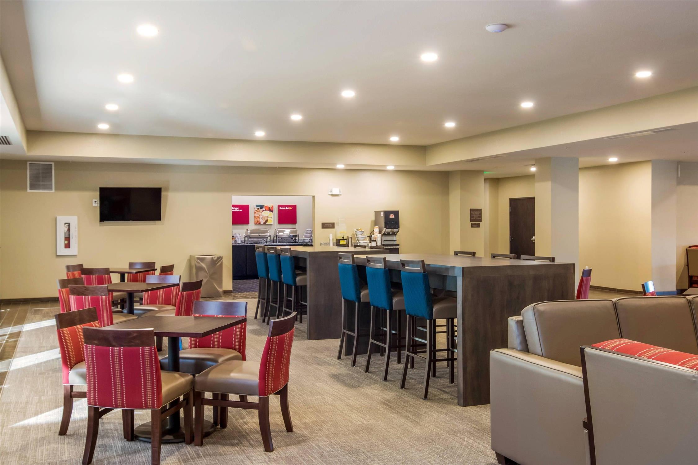 Comfort Suites Brunswick Town Center 14/19