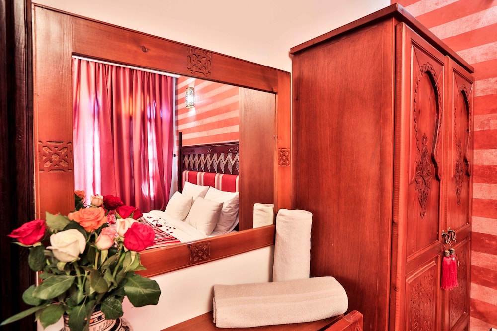 Riad Nakhla 33/62
