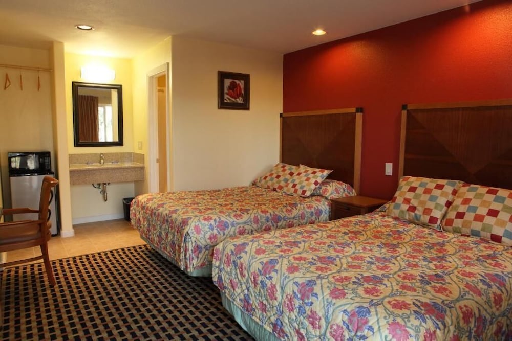 Bay Breeze Inn 6/56