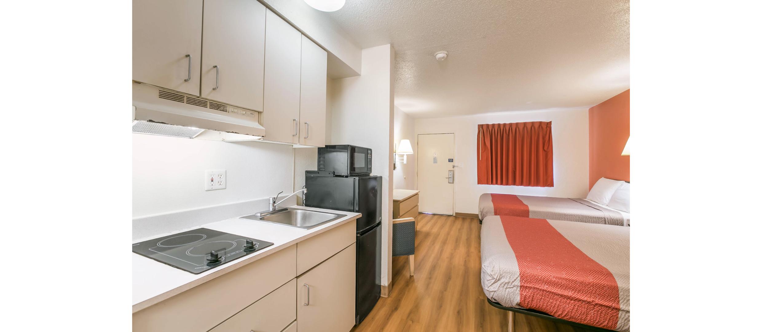 1 King Bed - Mobility Accessible Ri Shwr