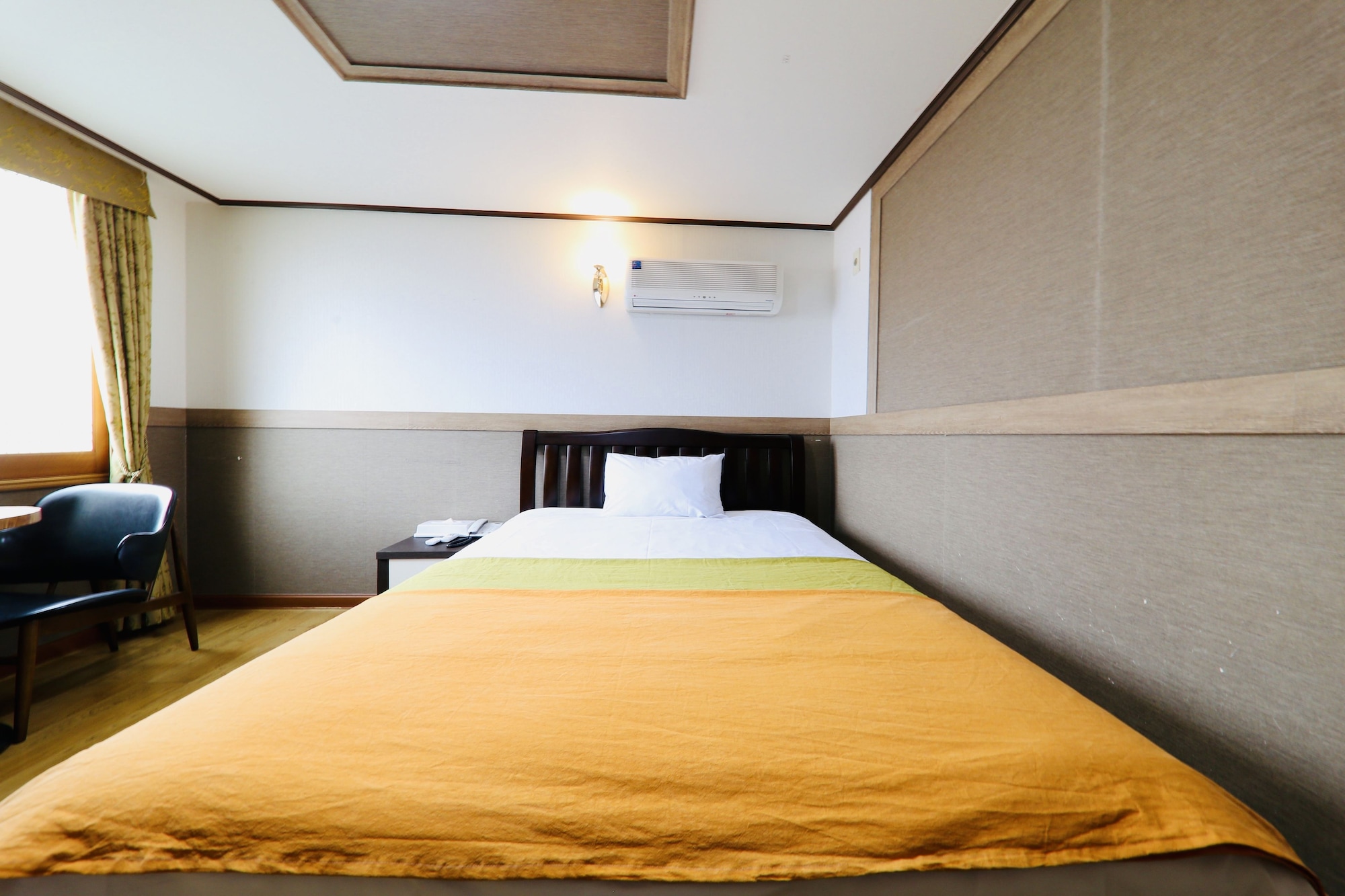 STANDARD, SINGLE, DOUBLE BED, CITY VIEW
