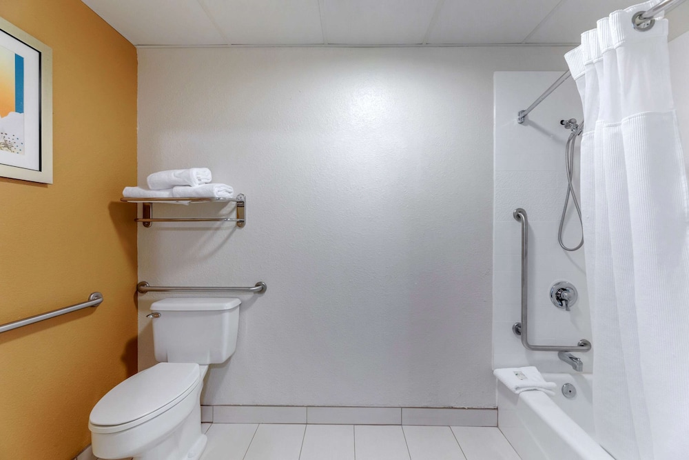 Quality Inn and Suites Sandusky 9/40
