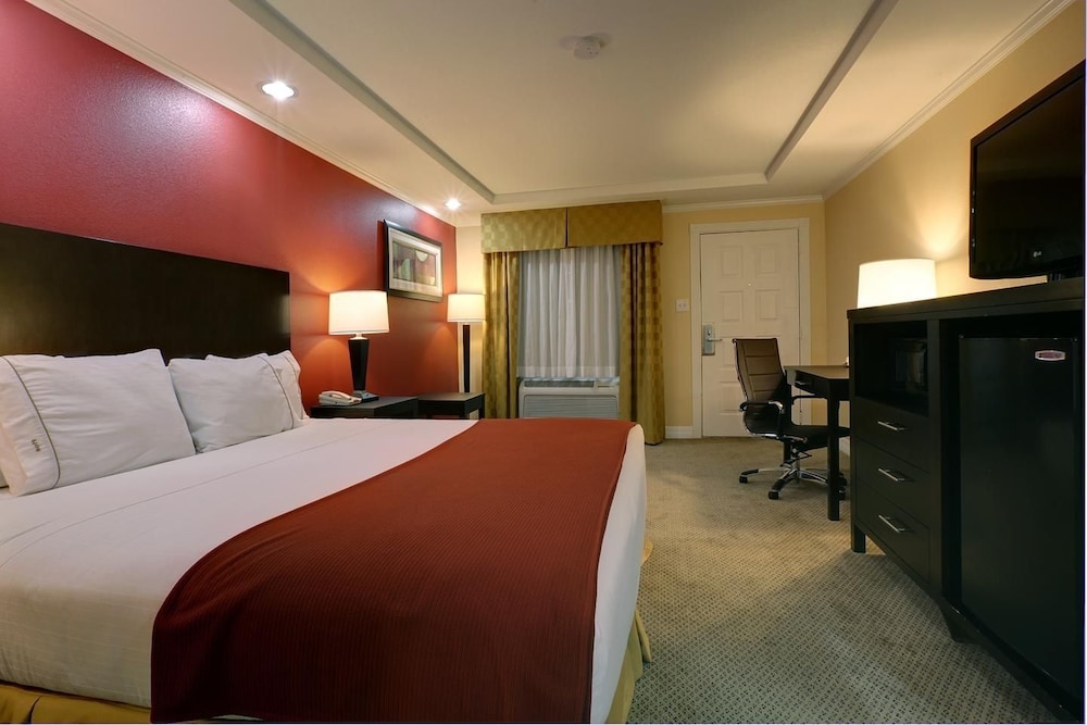 Americas Best Value Inn Angleton 13/21