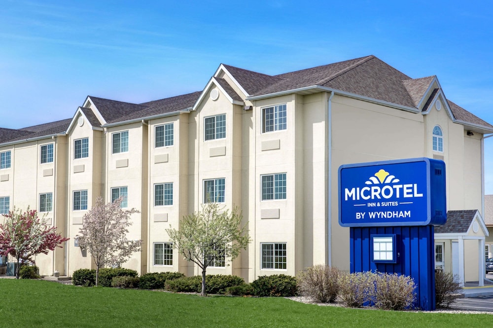 Microtel Inn & Suites by Wyndham Mankato 2/17