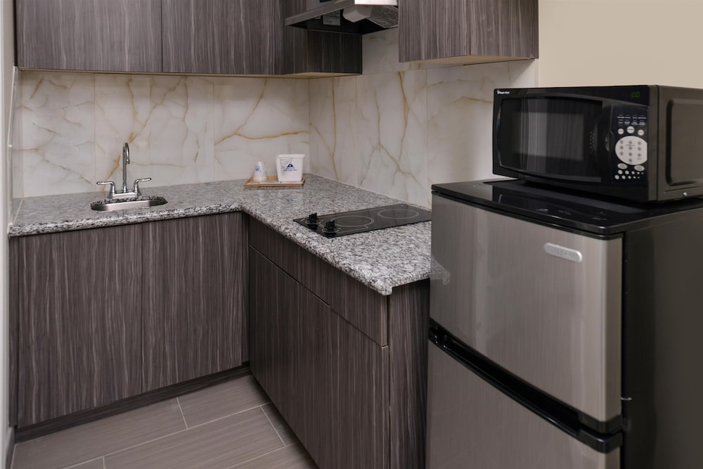 Americas Best Value Inn Suites Houston/Hwy 6 Westpark 7/23