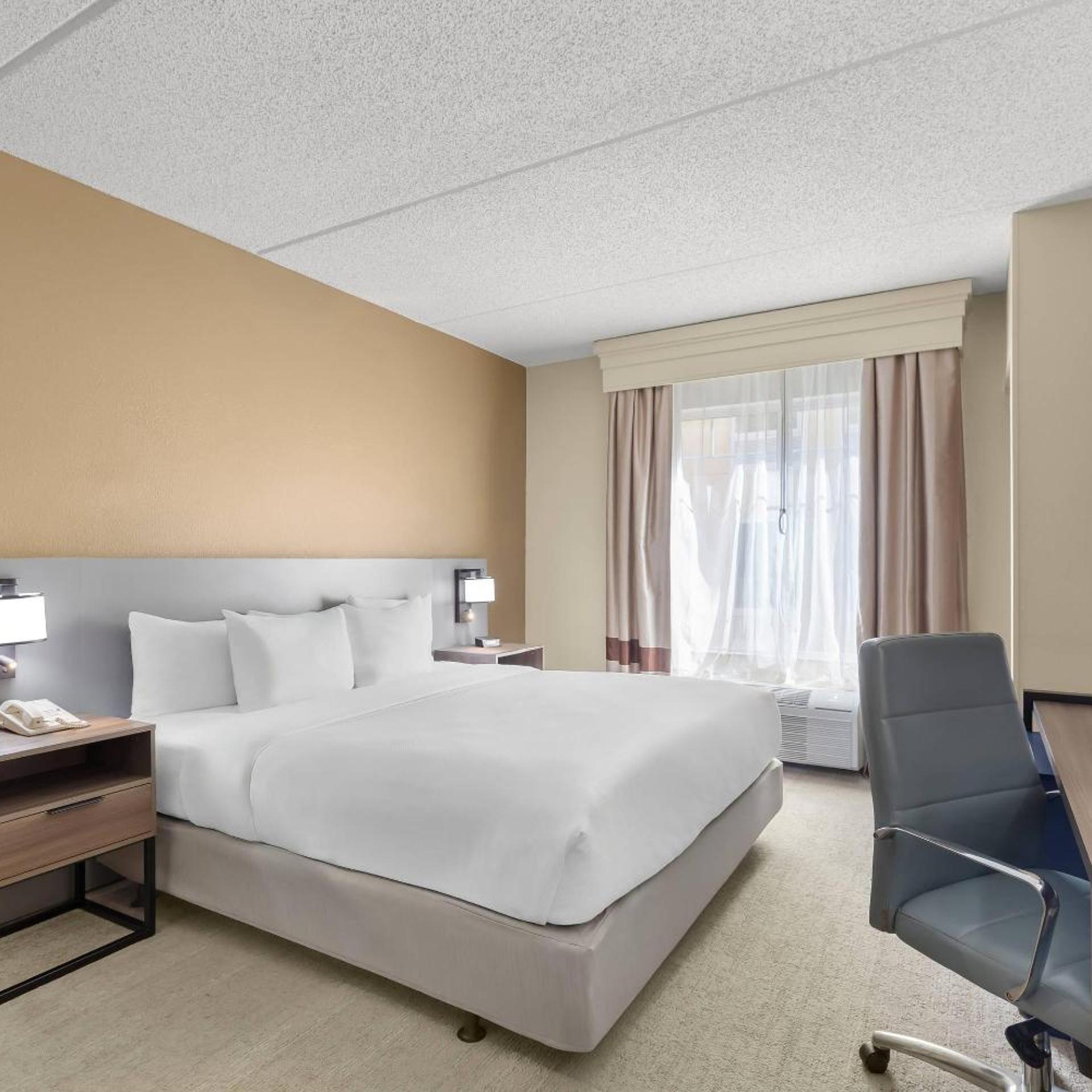 ROOM, KING BED, ACCESSIBLE