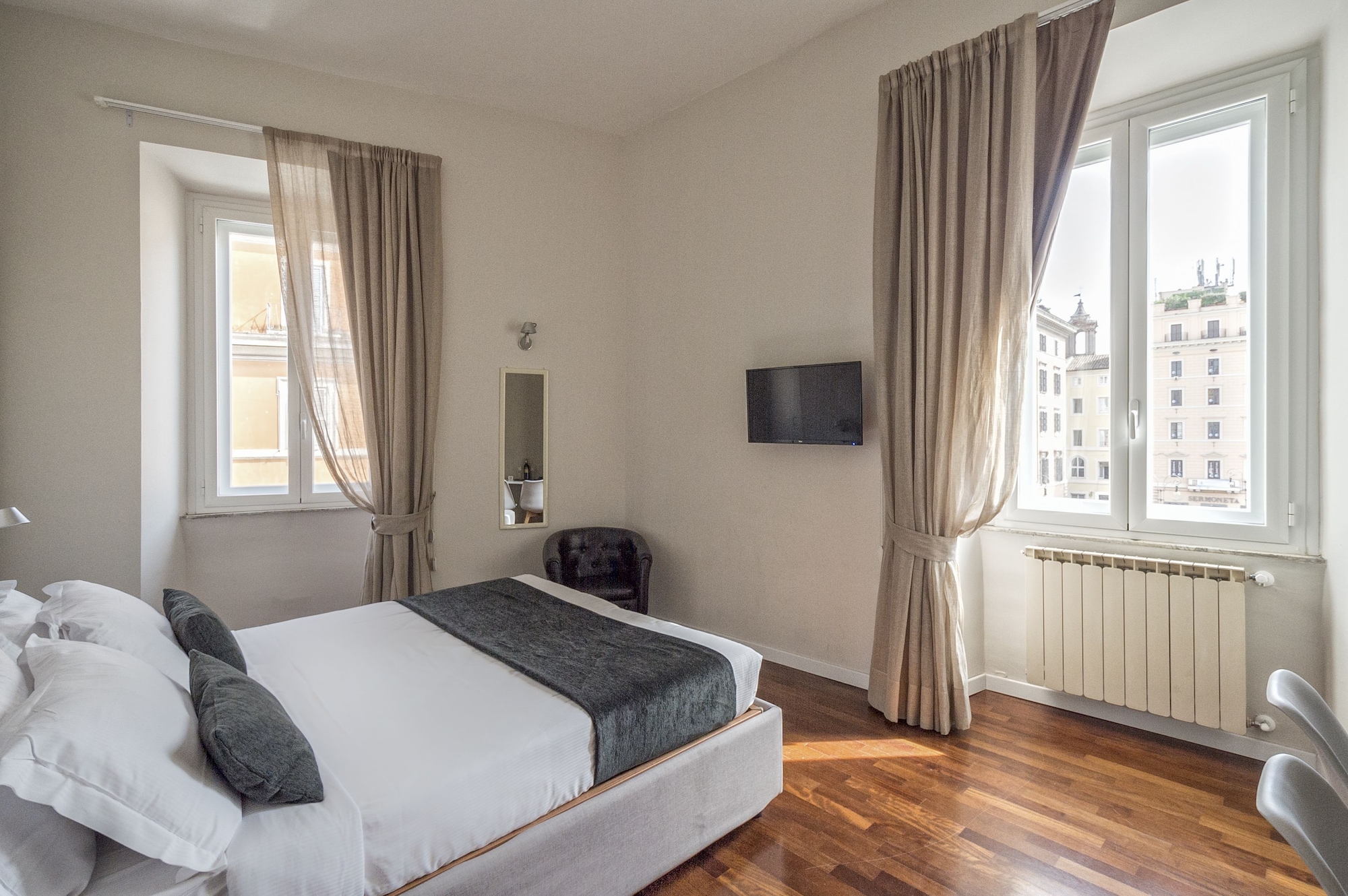 ROOM, DOUBLE BED