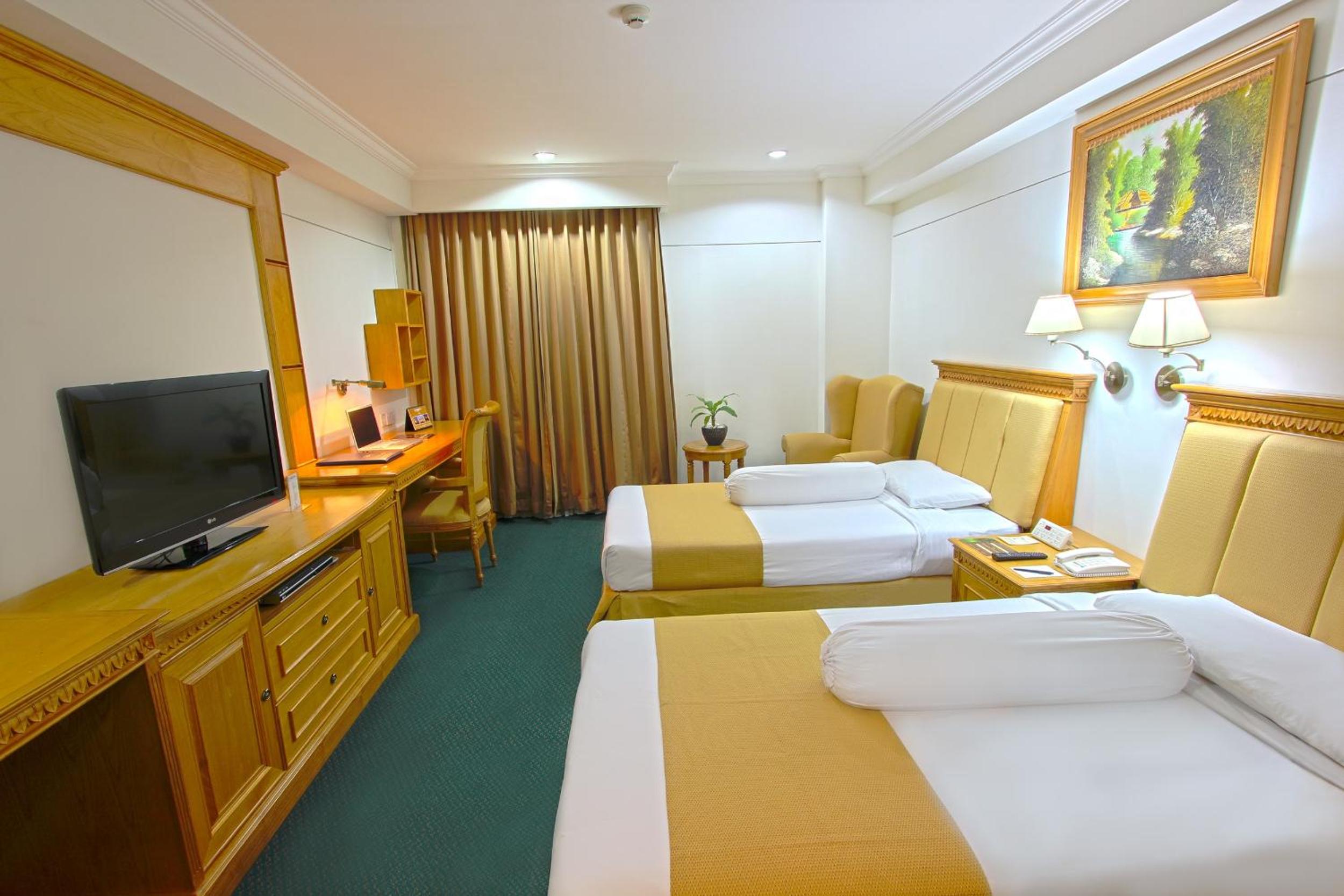 2 Rooms, Studio, 4 Beds, Twin Beds
