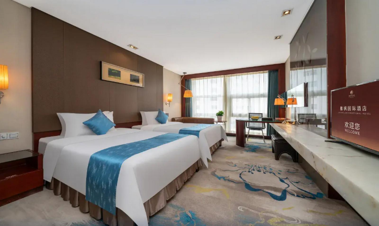 Deluxe, Twin Beds