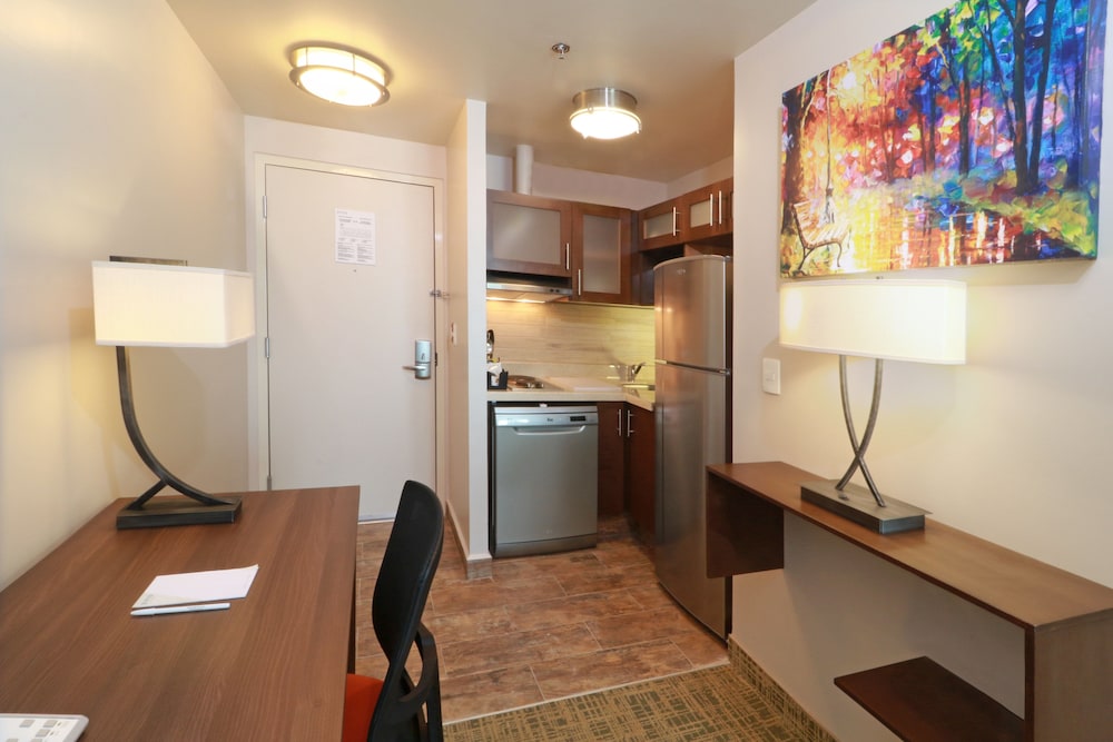 Staybridge Suites Queretaro 9/75