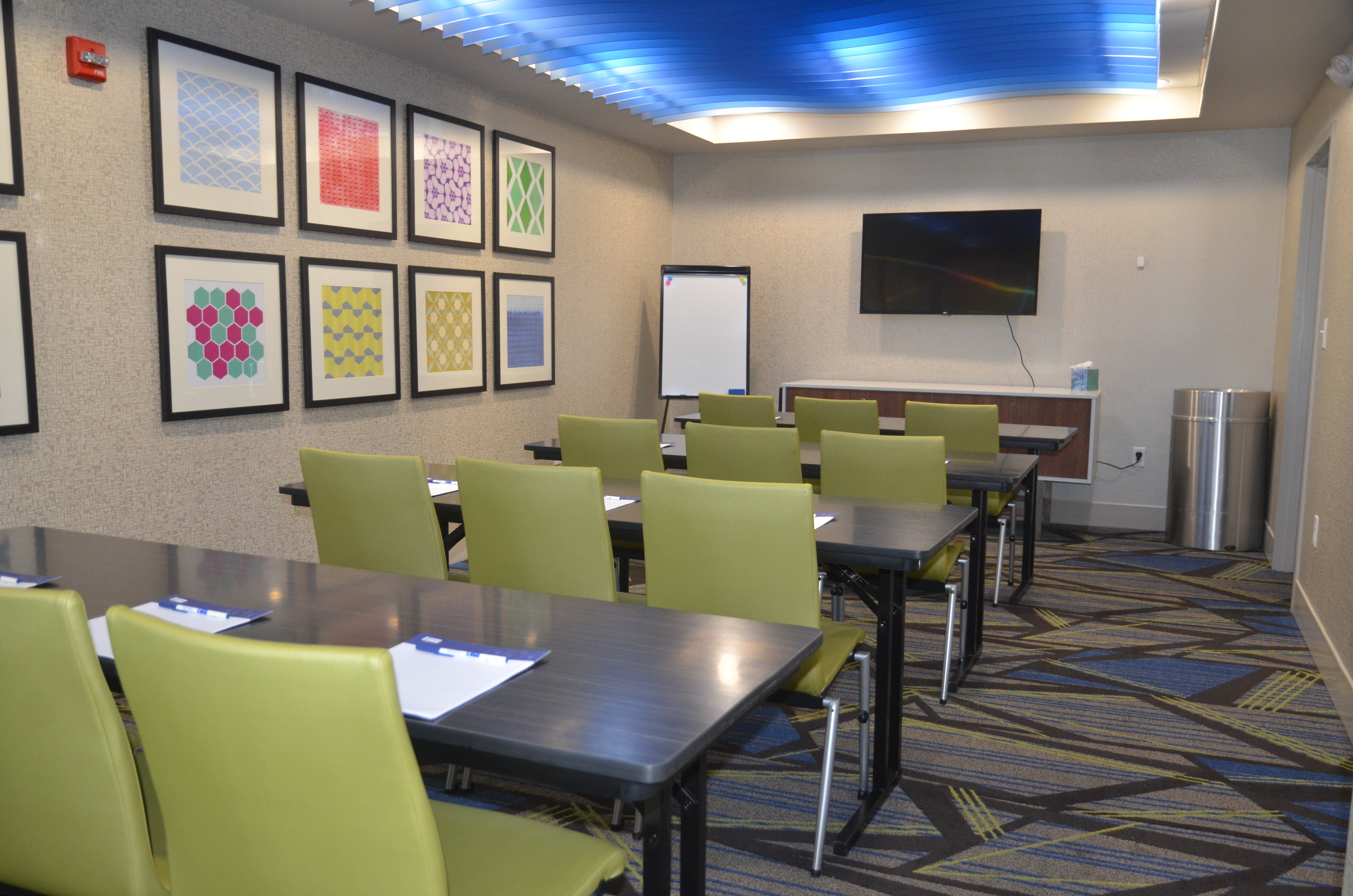 Holiday Inn Express Hotel And Suites Rochester 49/55