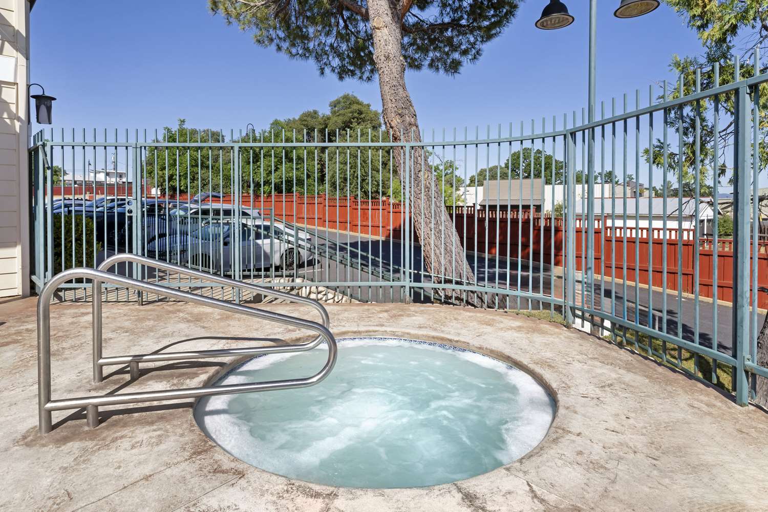 Best Western Cedar Inn & Suites 17/36