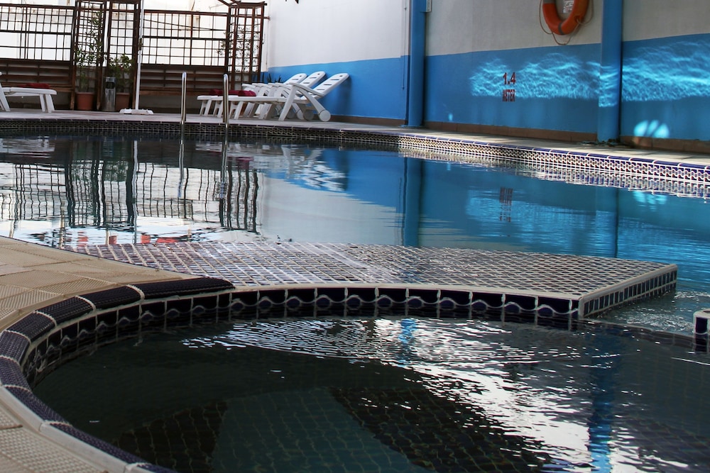 swimming pool spa