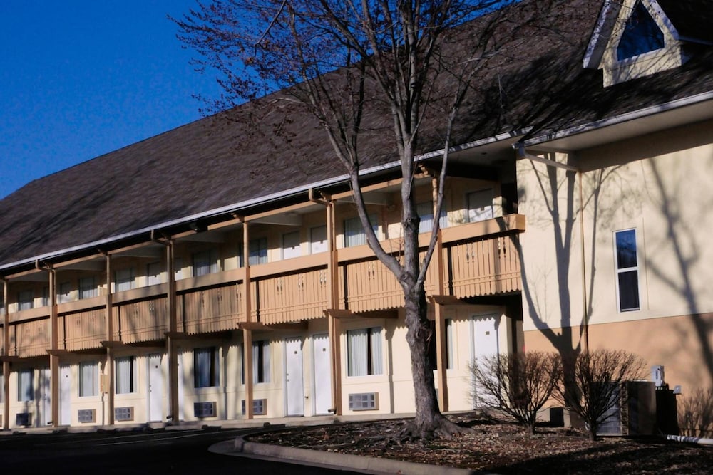 Brookwood Inn 2/46
