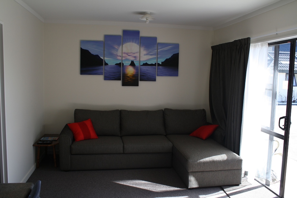 Oxford Court Motel 17/30