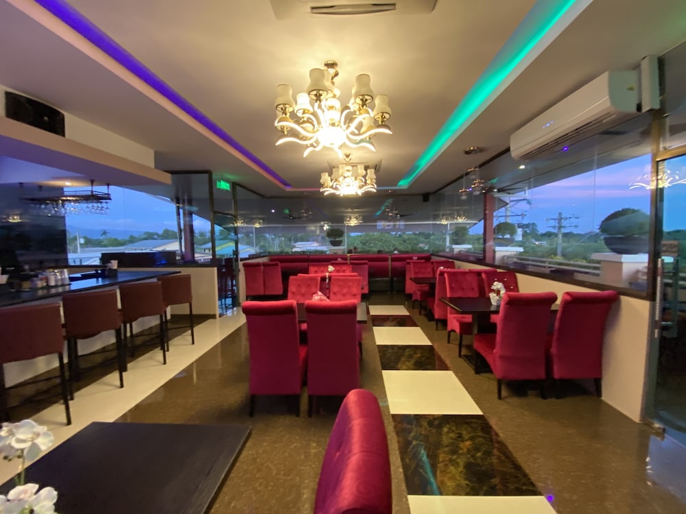Grand Diamond Hotel 16/24