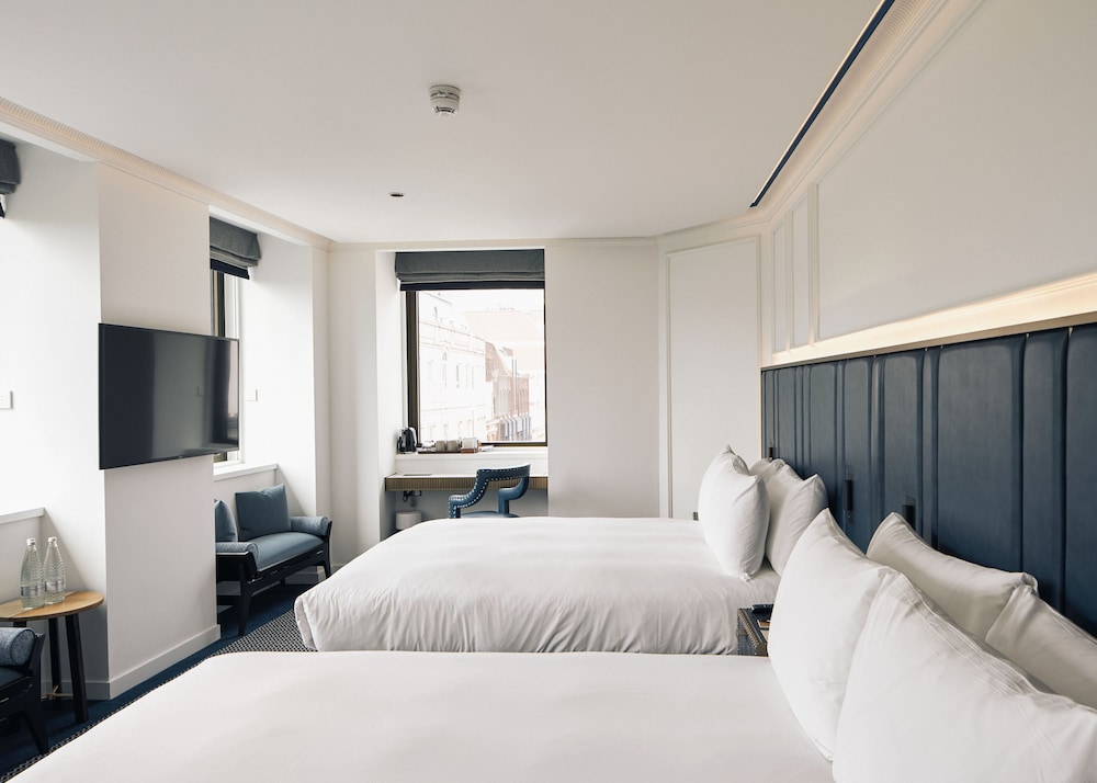 Page8, Page Hotels 14/63