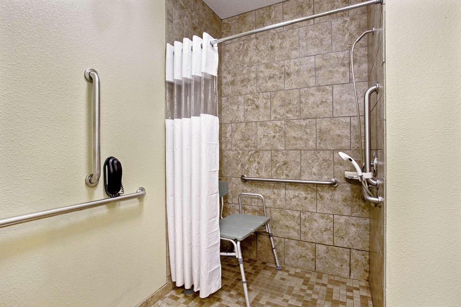 La Quinta Inn & Suites by Wyndham Bismarck 62/62