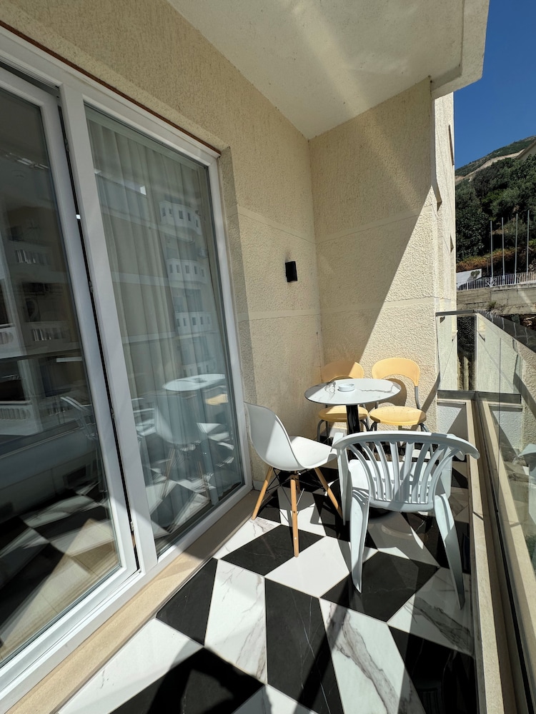 ADEA HOTEL 33/58