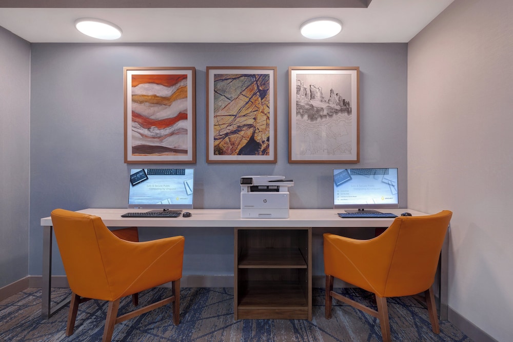 Holiday Inn Express Suites Moab 54/63