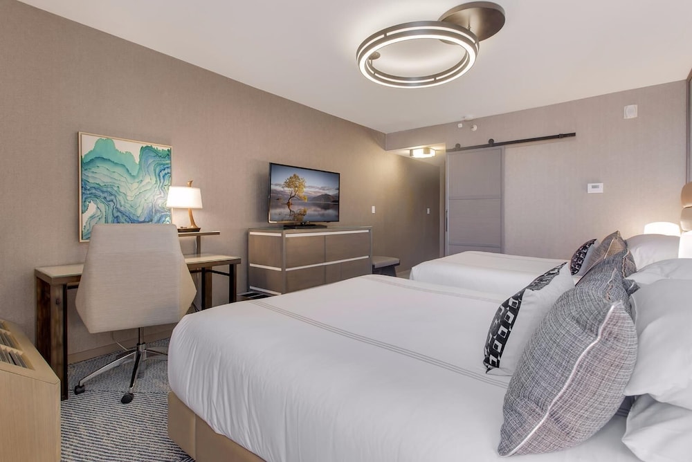 DELUXE, 2 QUEEN BEDS
