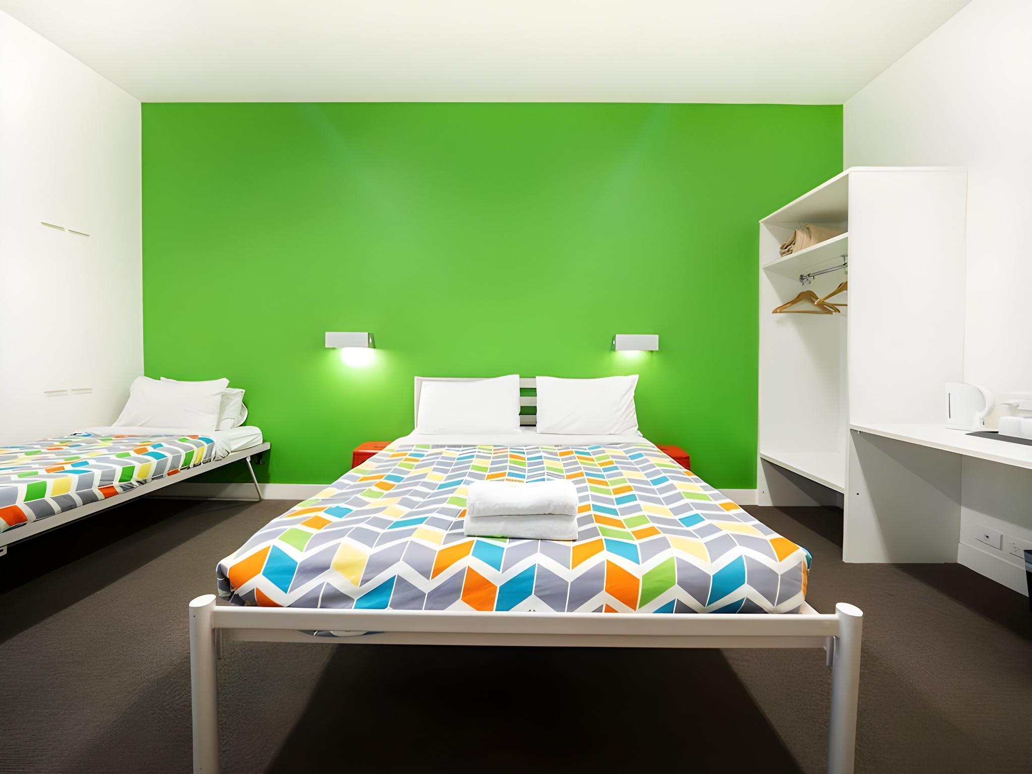 Plus, Queen Bed