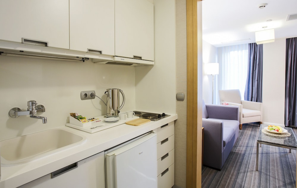 Housez Suites 20/65