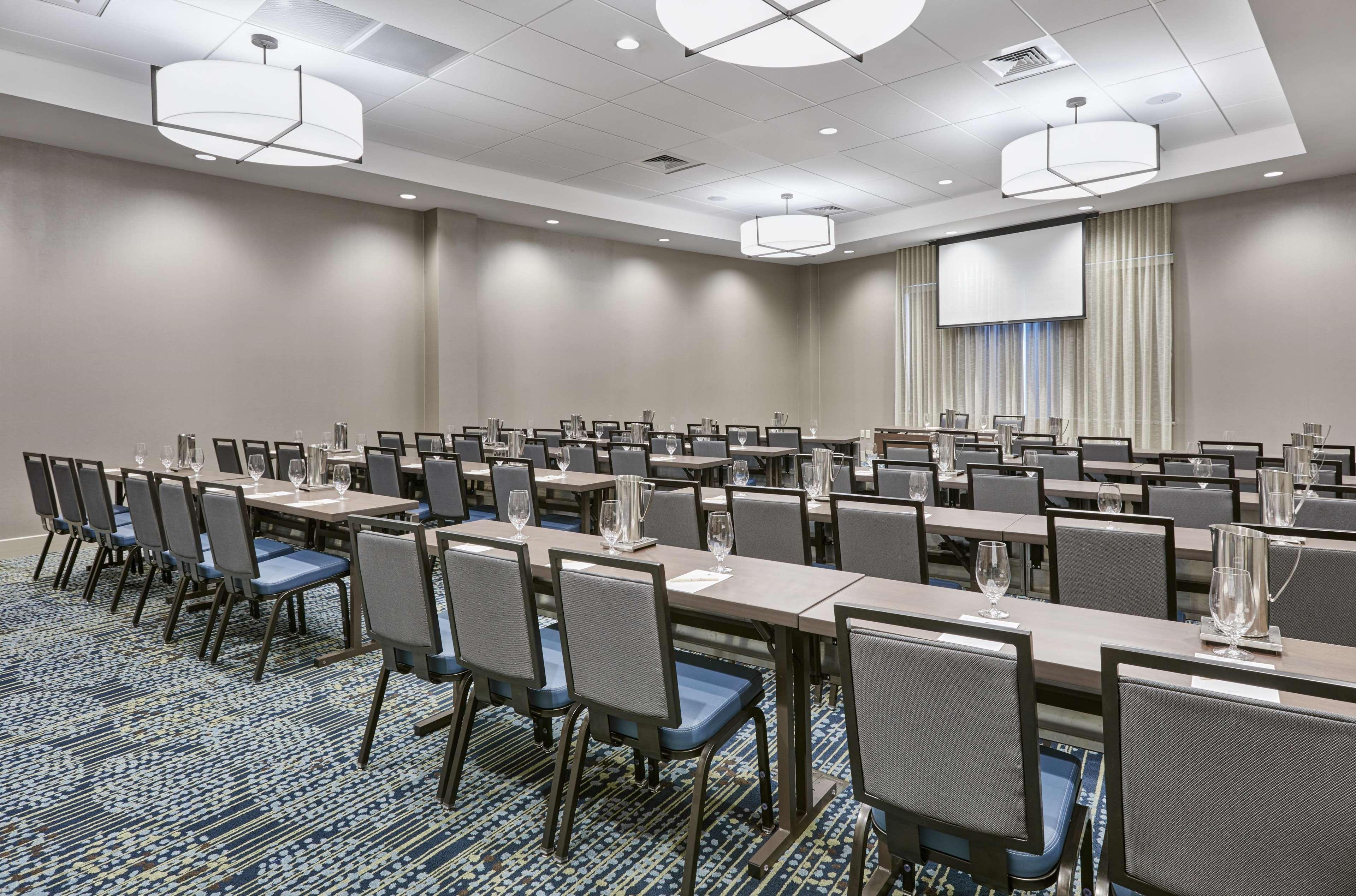 DOUBLETREE BY HILTON HOTEL CHARLOTTE 64/76