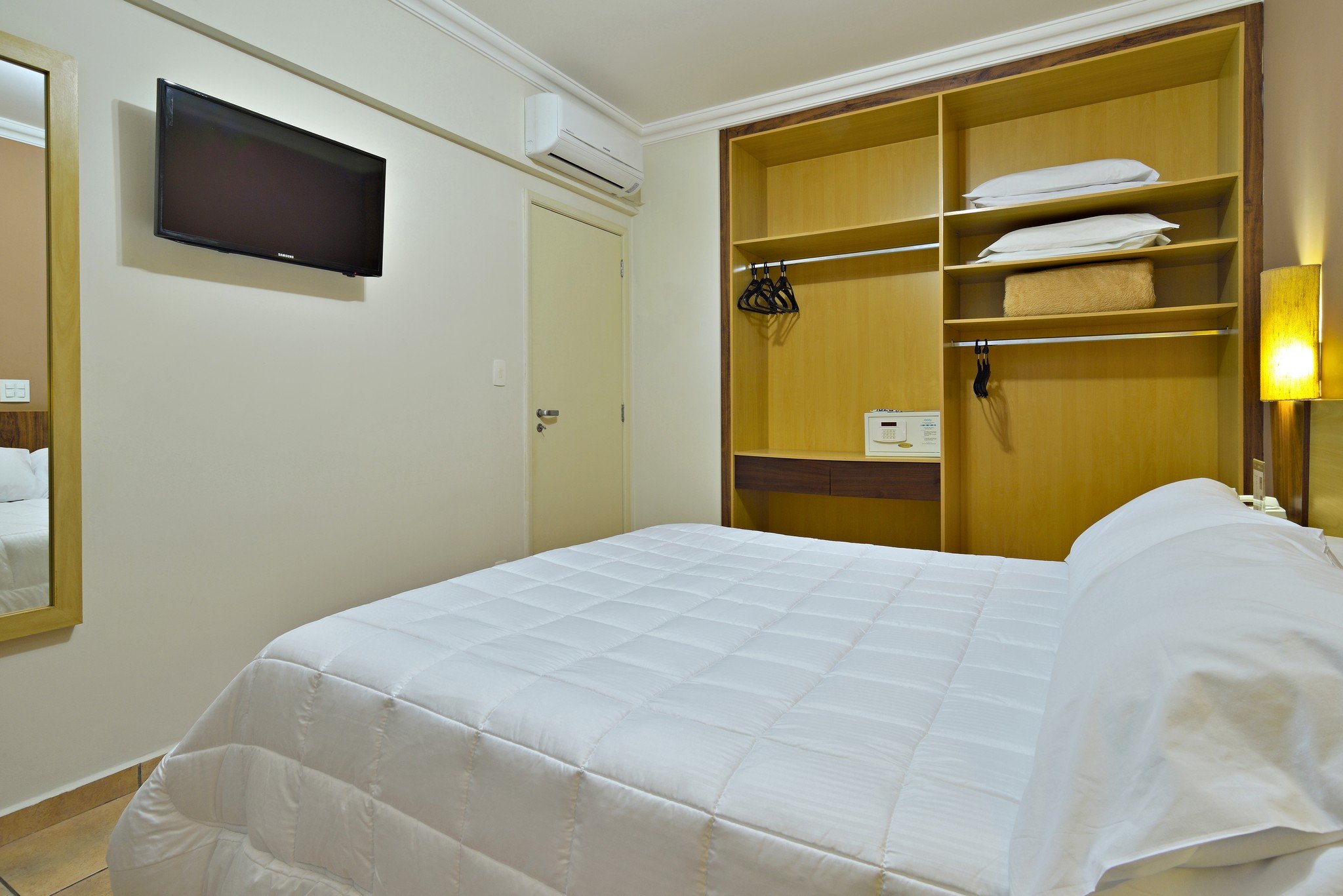 Plaza Inn Flat Araxa 14/32