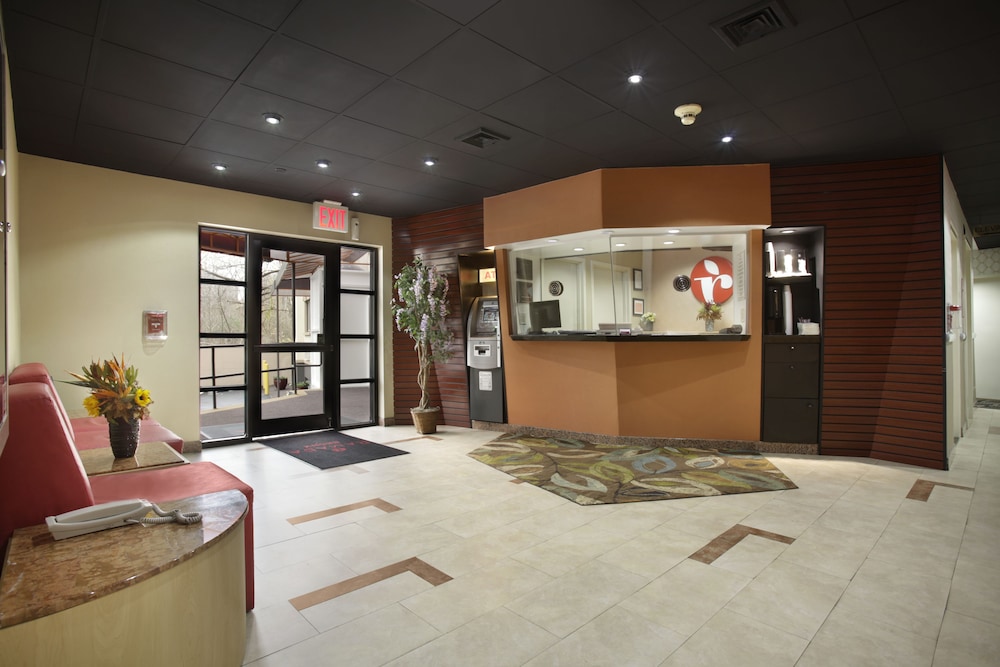 Ramada by Wyndham Bronx 10/55
