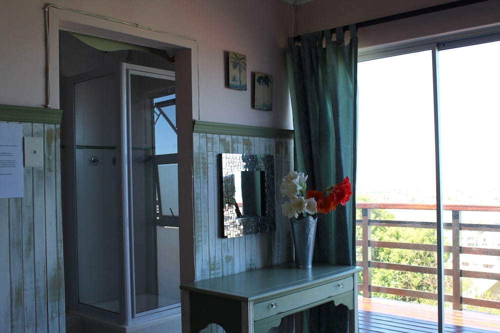 Bluebottle Guest House 30/50