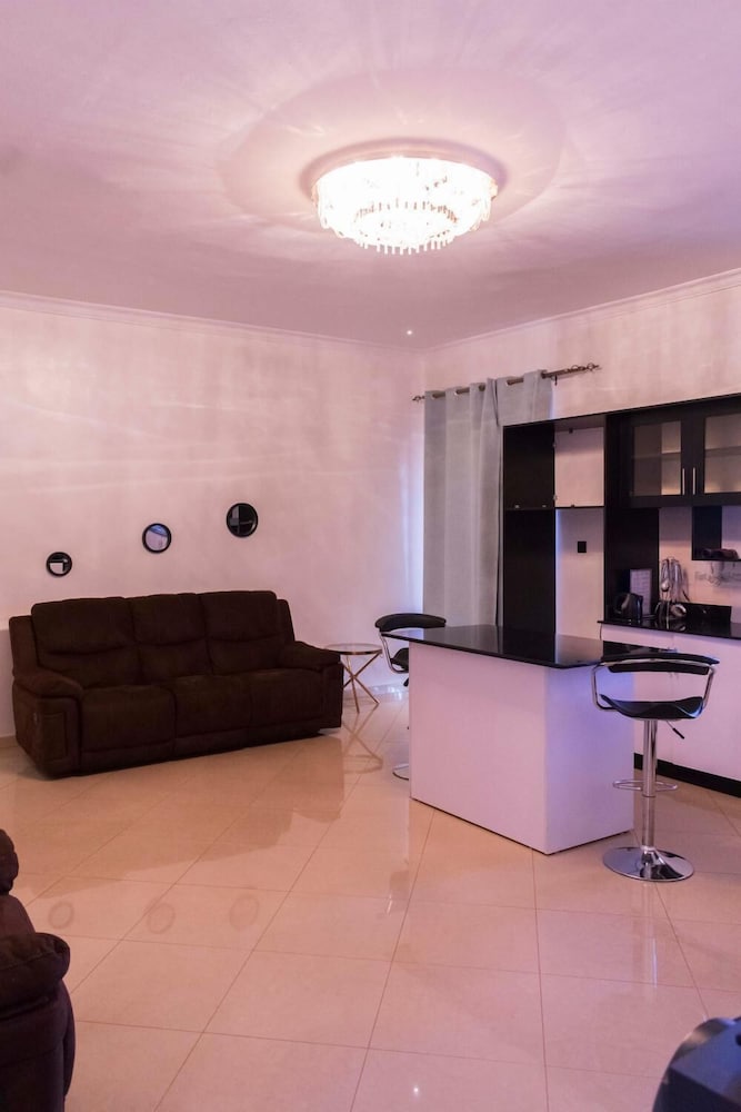 Pavillion Hotel 10/45