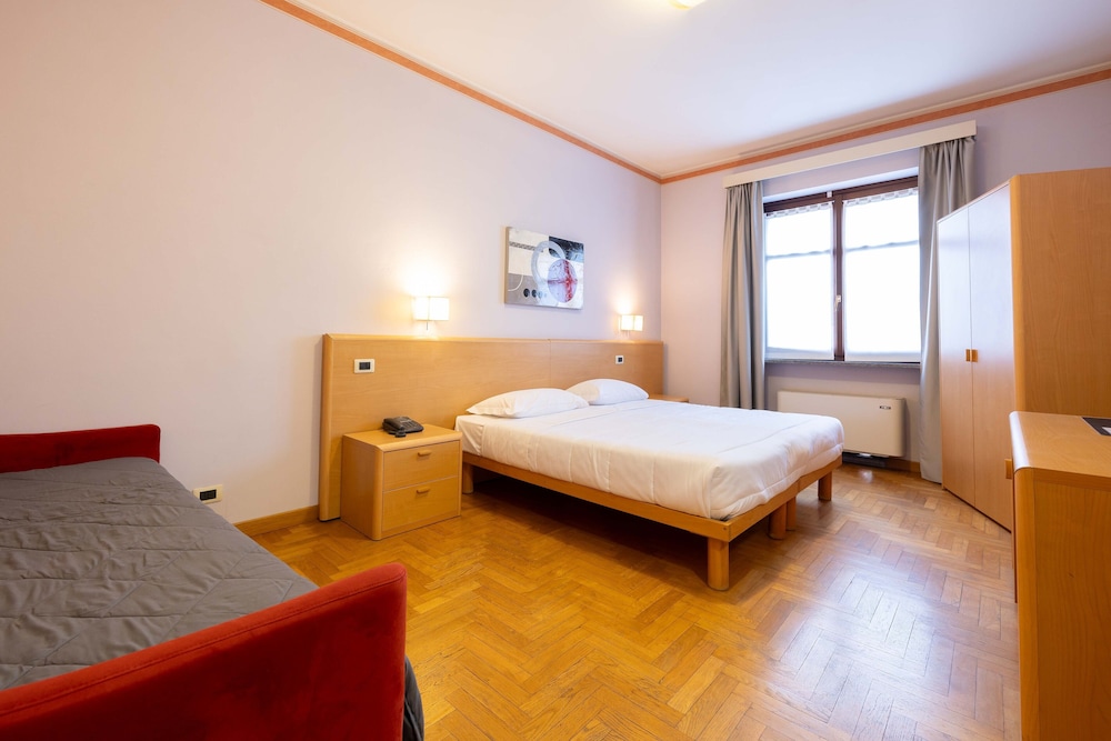 La Ferté Restaurant And Suites 4/50